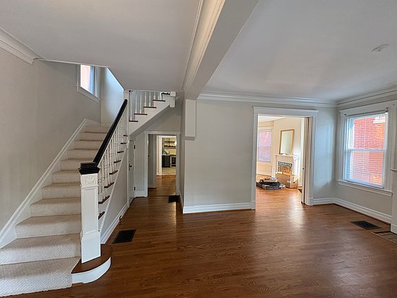 5th image of 422 Garrard St