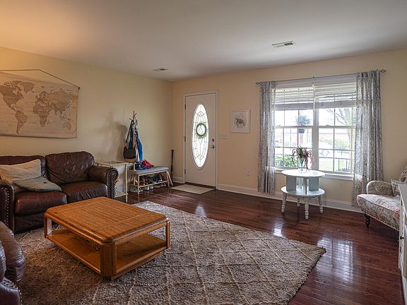 3rd image of 316 Savanna Dr