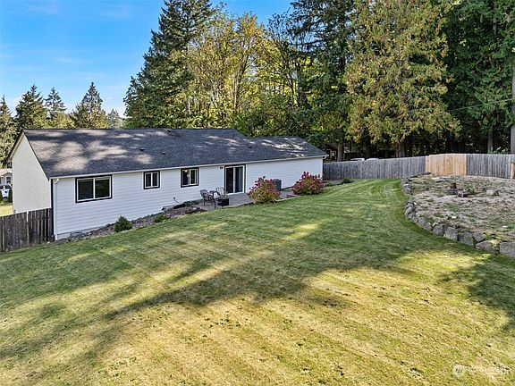 3rd image of 16302 Viking Way NW