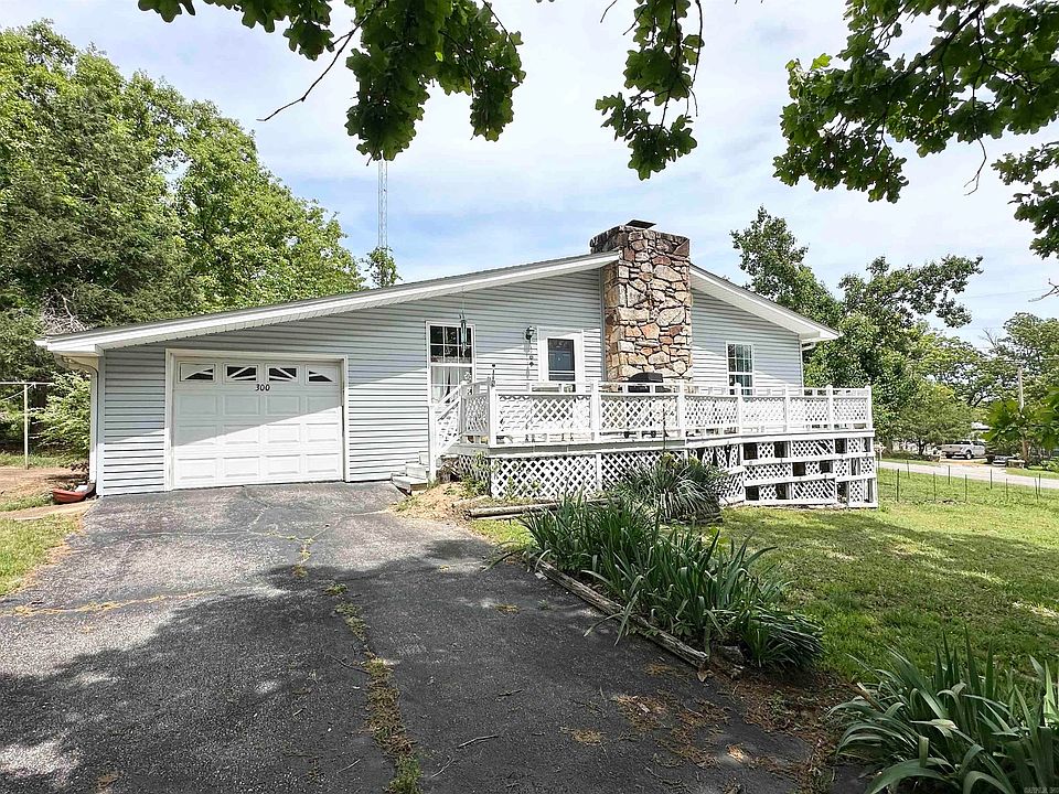1st image of 300 Fairway Dr