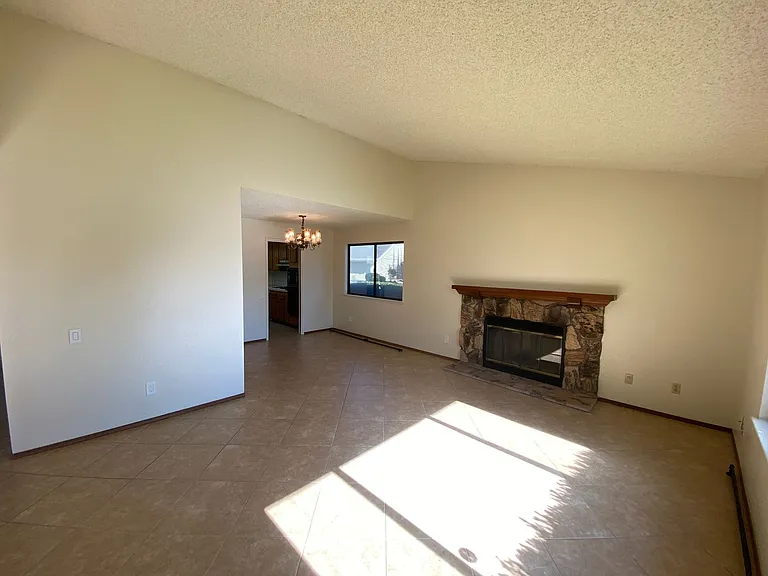 1817 Klamath River Dr — Photo 6