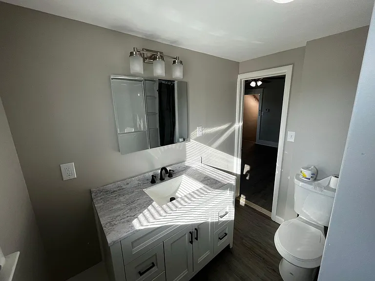 817 N Main St #B — Photo 18
