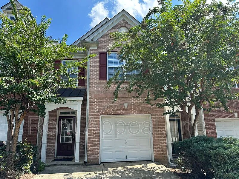 3 bed, 2.5 bath, 1700 sqft, $2,200 — Photo 1