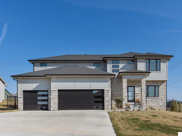 11218 Port Royal Dr, La Vista, NE 68046