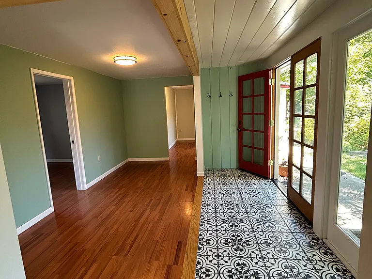 Expanded view of entryway