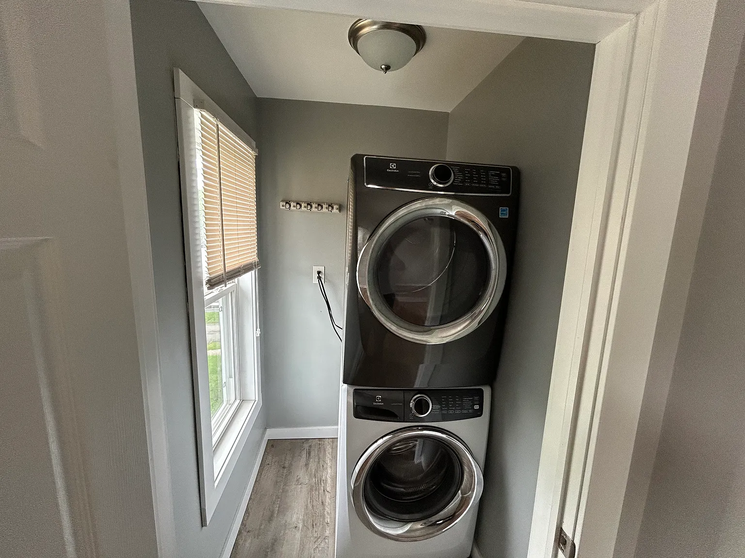 2 bed, 900 sqft, $1,500 — Photo 3
