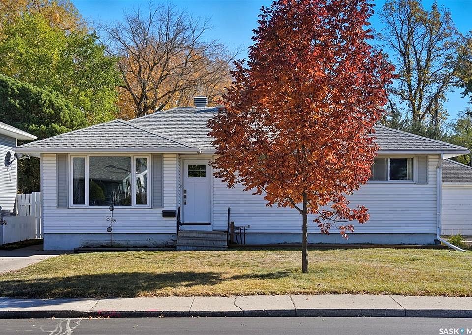 1st image of 2615 Haultain Ave