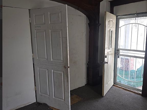 2nd image of 1045 N Monroe St