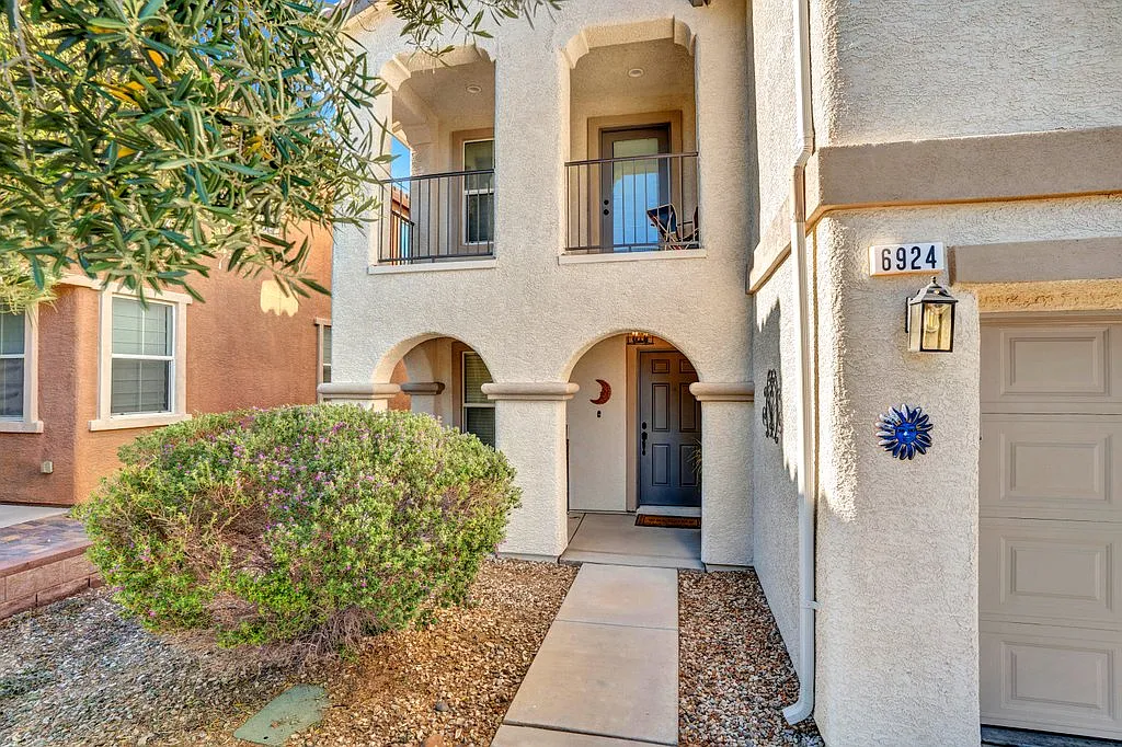 6924 Ghost Ranch Ave — Photo 2