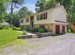 518 Raymondskill Rd, Milford, PA 18337