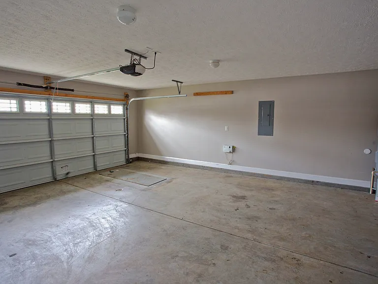 717 Elm St — Photo 17