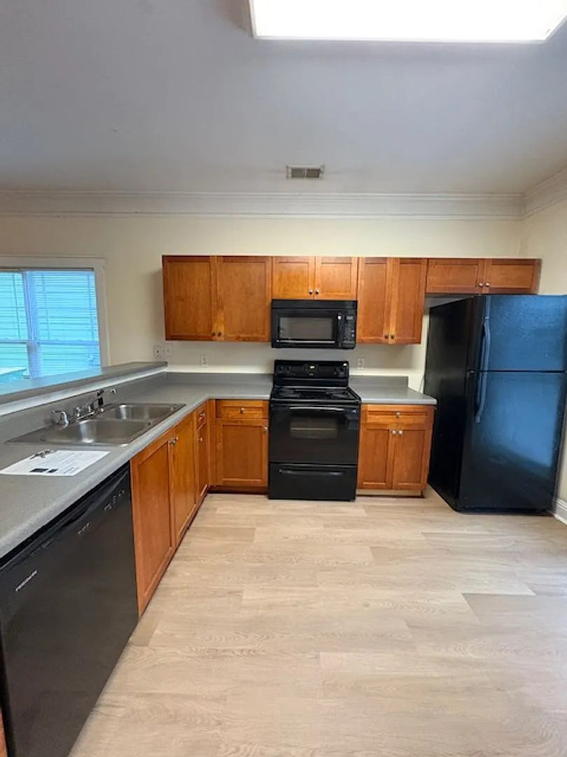 Pre-Leasing For August 6th 2027! — Photo 3