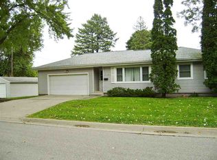 2021 W 6th St, Waterloo, IA 50702