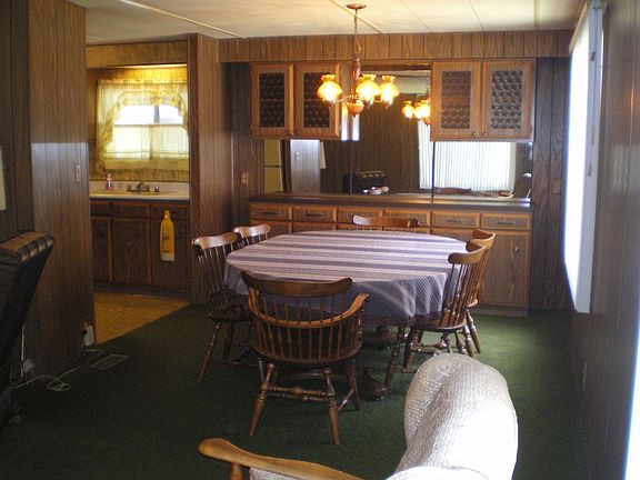 Dining w/built in Hutch