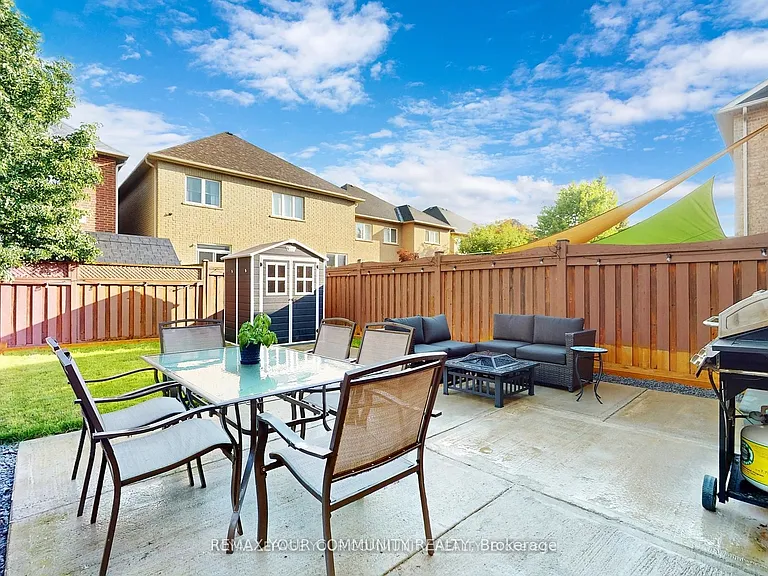 52 Four Seasons Cres — Photo 45