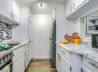 Sycamore Place, Milwaukee, WI 53223