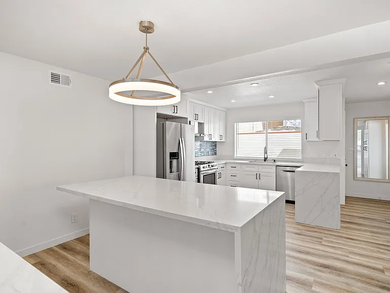 483 S. Pine Street — Photo 5