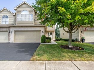 18 Townsend Cir, Naperville, IL 60565