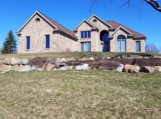 7376 Silver Cove Ct, Linden, MI 48451