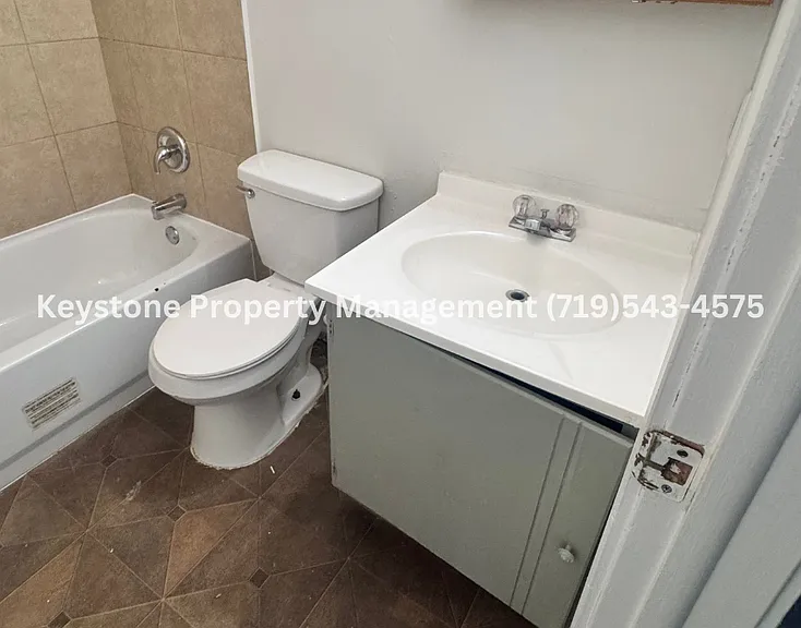 Charming Townhome in Pueblo West Comfortable & Convenient Living $1300/$1300 — Photo 10