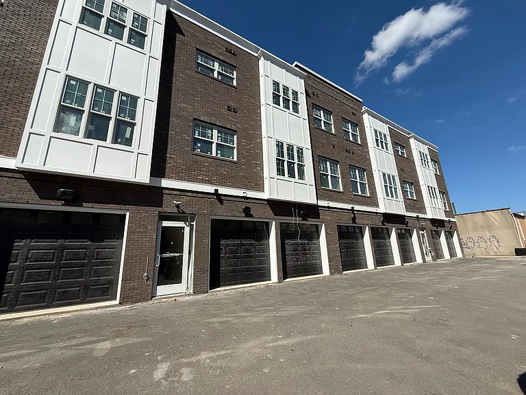 581 Middlesex Ave #3 — Photo 7
