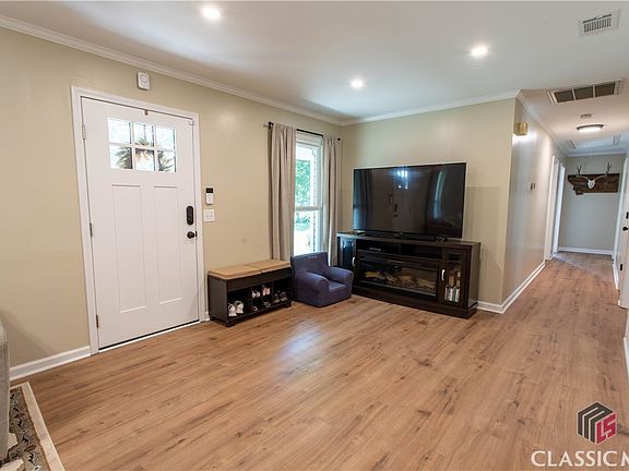 4th image of 345 Bedford Drive