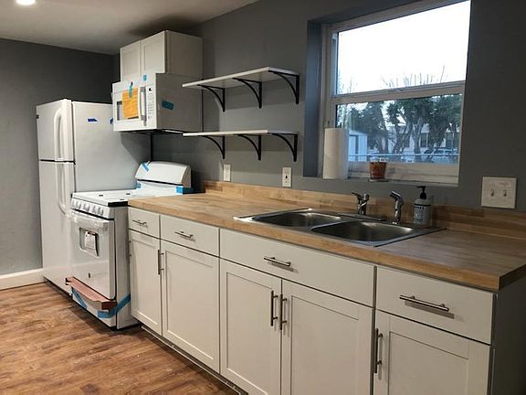 2nd image of 1015 Colusa St #B
