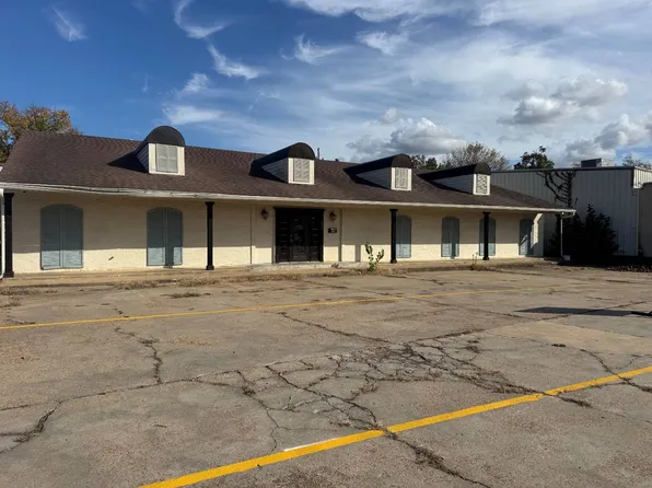 922 Highway 82 W, Greenwood, MS 38930