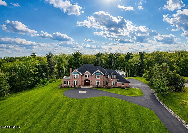 2nd image of 9 Sage Estate