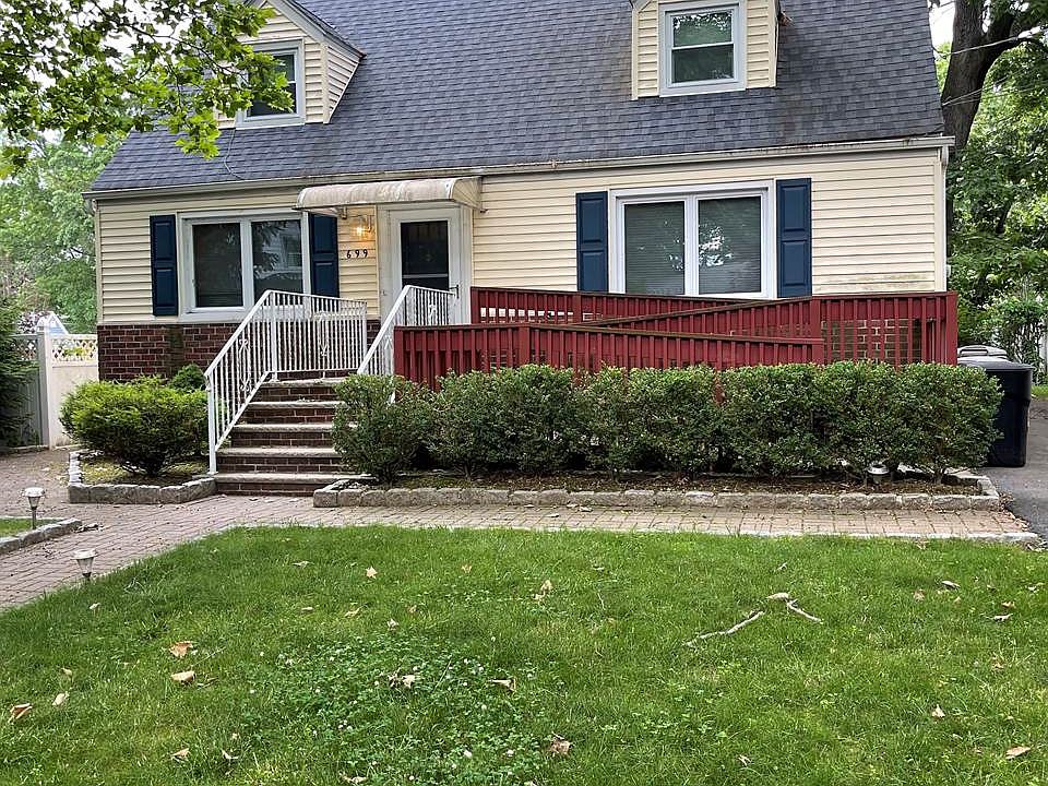 2nd image of 699 John St