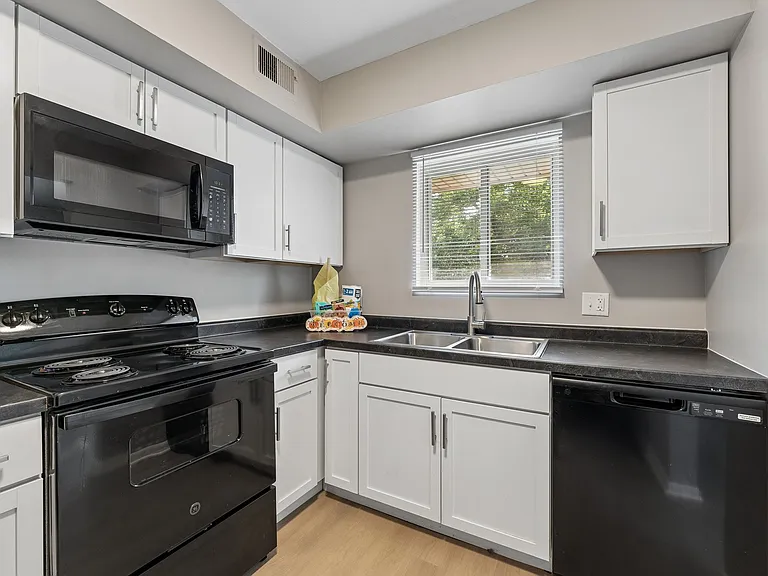 4620 Wakeley St #46201 — Photo 8