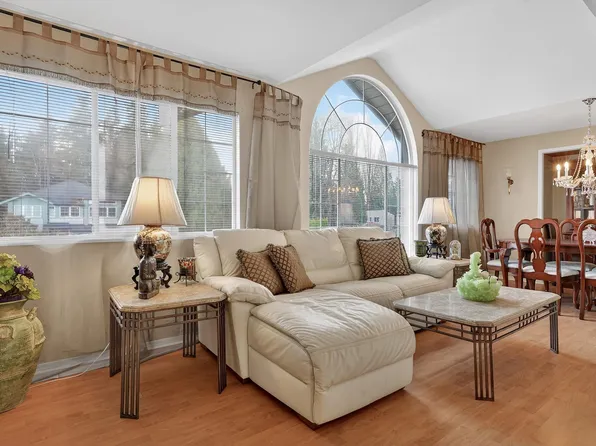 2996 Marcellin Pl, Coquitlam, BC V3C 6E7