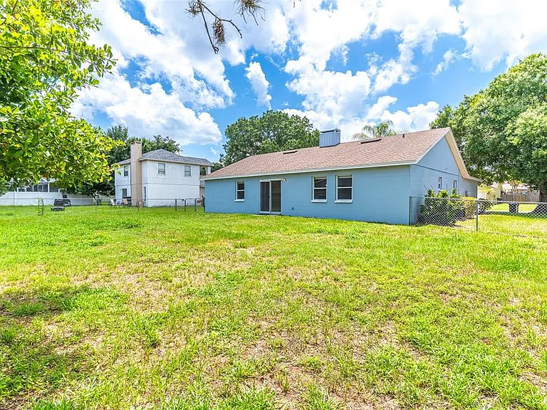 5126 Martinique Dr — Photo 21