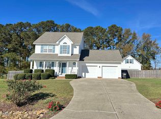 40 Blairwood Dr, Fuquay Varina, NC 27526