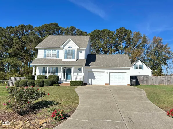40 Blairwood Dr, Fuquay Varina, NC 27526