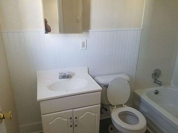 14D CARVER ST BATHROOM