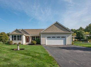 8 Pilgrim Cir, Nashua, NH 03063
