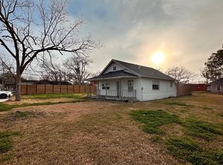 104 S 7th St, La Porte, TX 77571