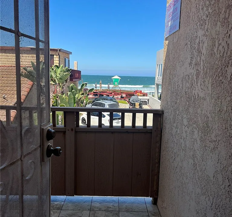 863 Ocean Ln