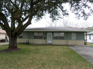 226 Cedar Dr, Hitchcock, TX 77563