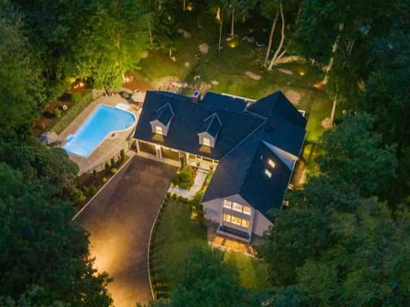 60 Greenleaf Drive, Stamford, CT 06902