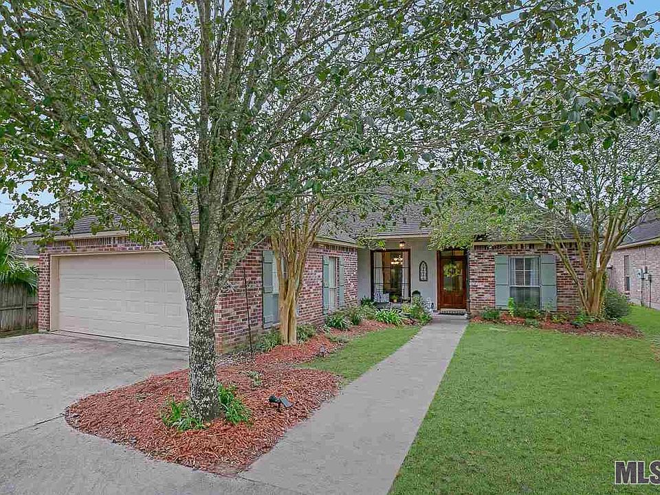1st image of 18020 Manning Dr