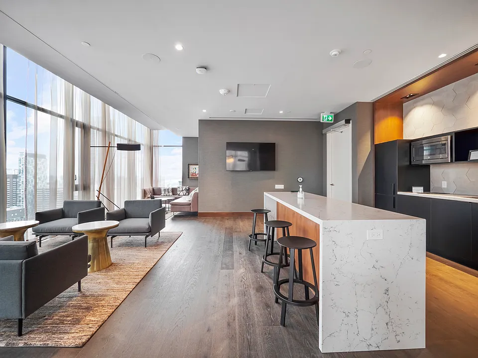 77 Gerrard St W