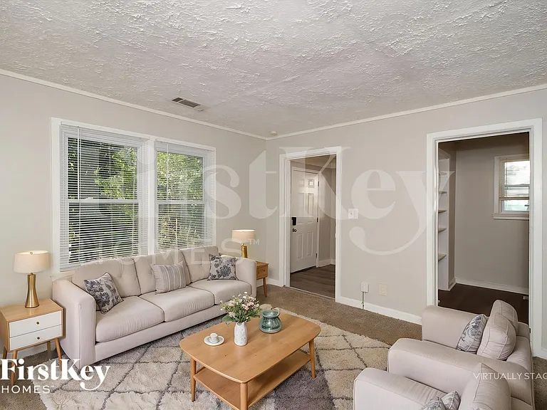 1800 Oakmont Dr NW — Photo 4