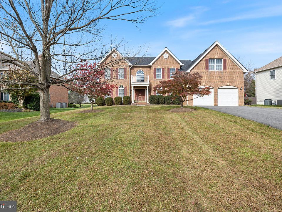 1st image of 3817 Park Lake Dr