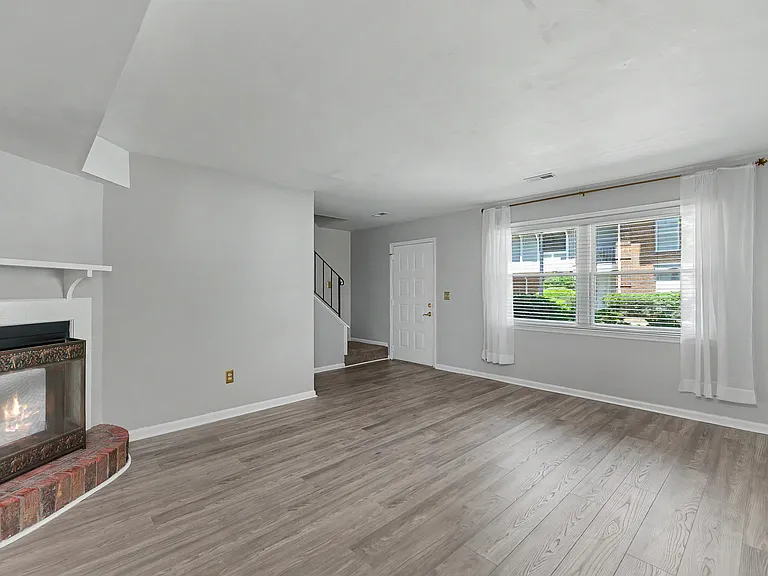 Spacious living area (fireplace not usable, for aesthetic purposes only)