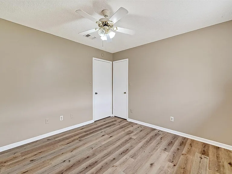 13847 Cherry Hollow Ln — Photo 26