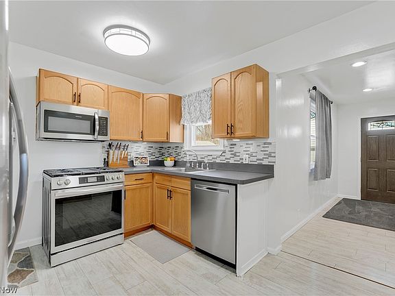 3rd image of 1677 Douglas Rd