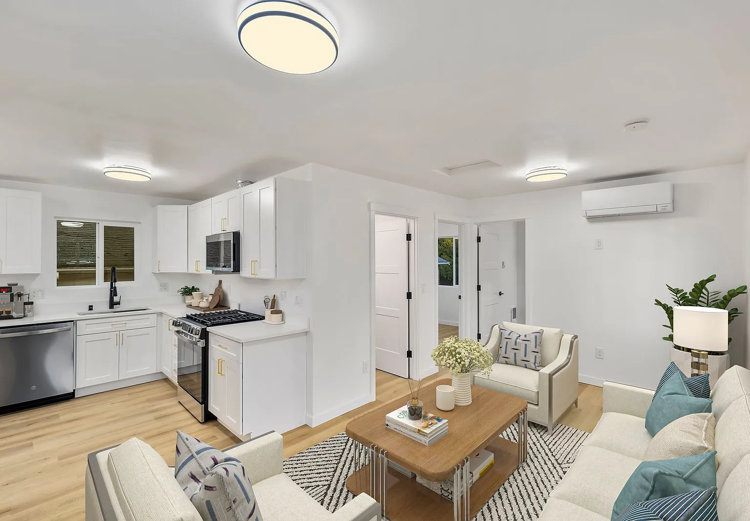 3 bed, 1.5 bath, 1000 sqft, $4,400 — Photo 4