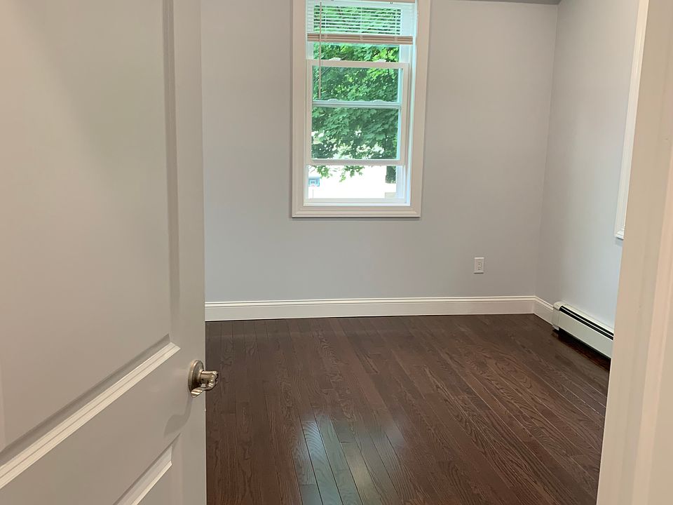 1st image of 255 Fairview Ave Floor 1
